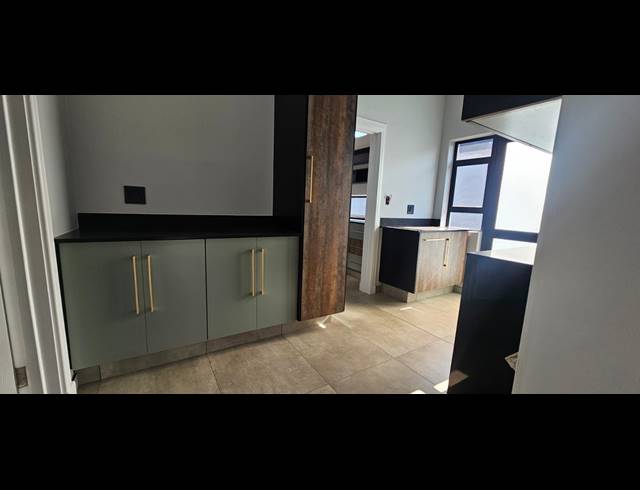 3 BEDROOM FREESTANDING FOR SALE IN CASHAN